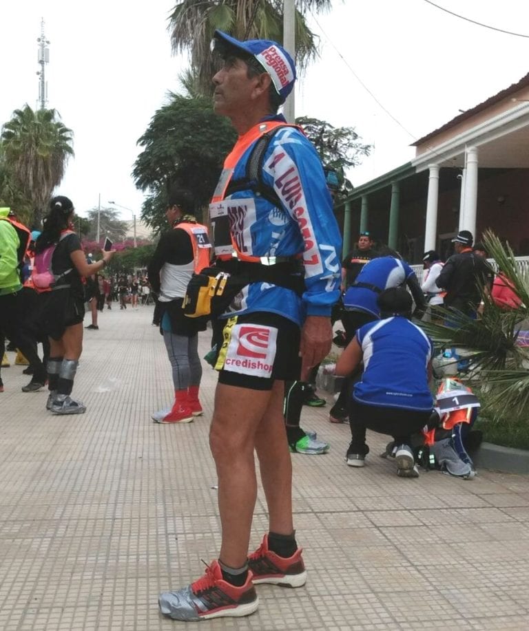 Ultramaratonista Julio Linares partió en su recorrido de 100 kilómetros