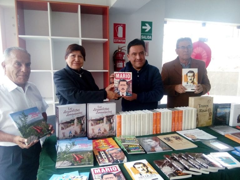 Entregan libros a biblioteca municipal de Mollendo