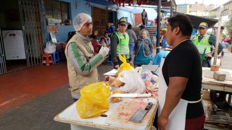 Realizan operativo inopinado a vendedores de carne del mercado Pacocha