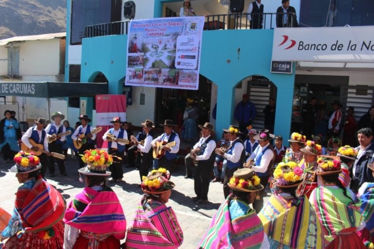 Carumas: escenario de danzas y comidas ancestrales presentadas por usuarios de Pensión 65