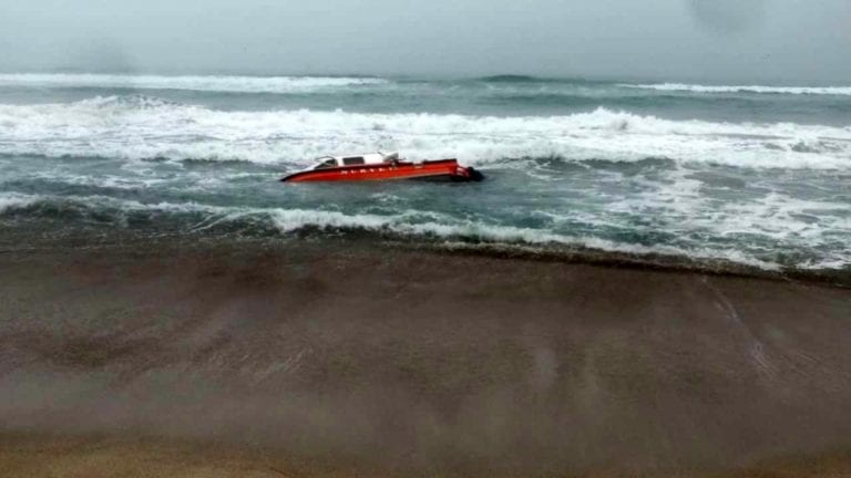 Un ciudadano extranjero resulta muerto en naufragio cerca a las costas del aeropuerto de Ilo