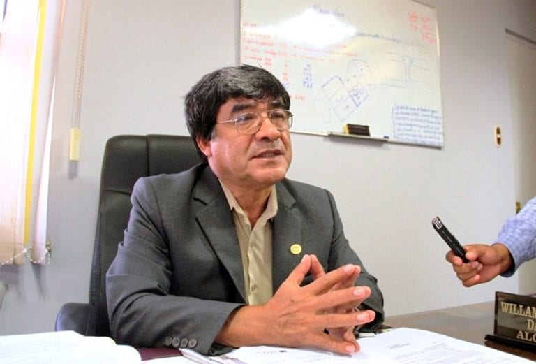 Alcalde Willam Valdivia “se lava las manos” sobre abandono del muelle fiscal y caos en la ciudad