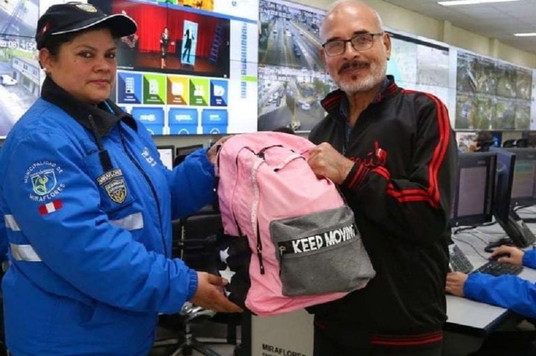 Serena de Miraflores encontró mochila con más de S/ 25 mil y la devolvió a su dueño