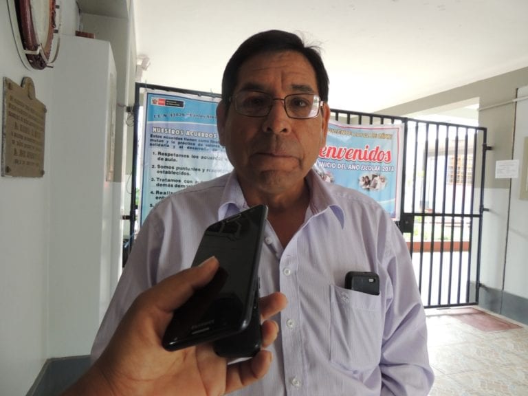 Padres de familia cuestionan a director de la I.E. Carlos Conde Vásquez