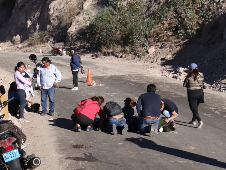 Joven motociclista y padre de familia muere tras ser impactado por tráiler boliviano  