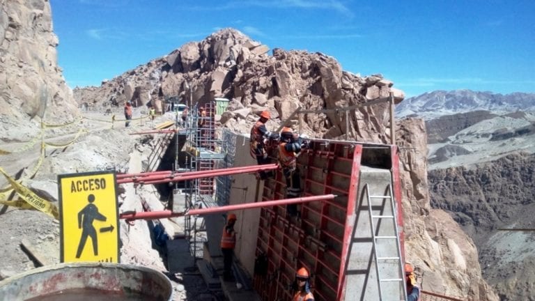 Continúa obra de carretera Moquegua – Omate – Arequipa que dinamizará el flujo comercial en el sur del país