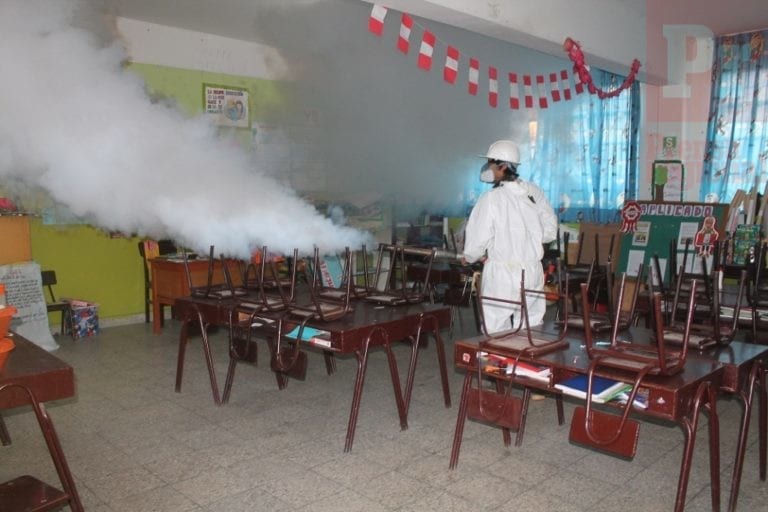 Fumigan colegios en el Valle de Tambo