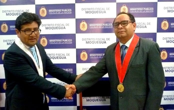 Fiscal Walker Fredy Rios Calizaya, cuando fue juramentado por el Presidente de la Junta de Fiscales Superiores, Dr. Juan José Machicao Tejada