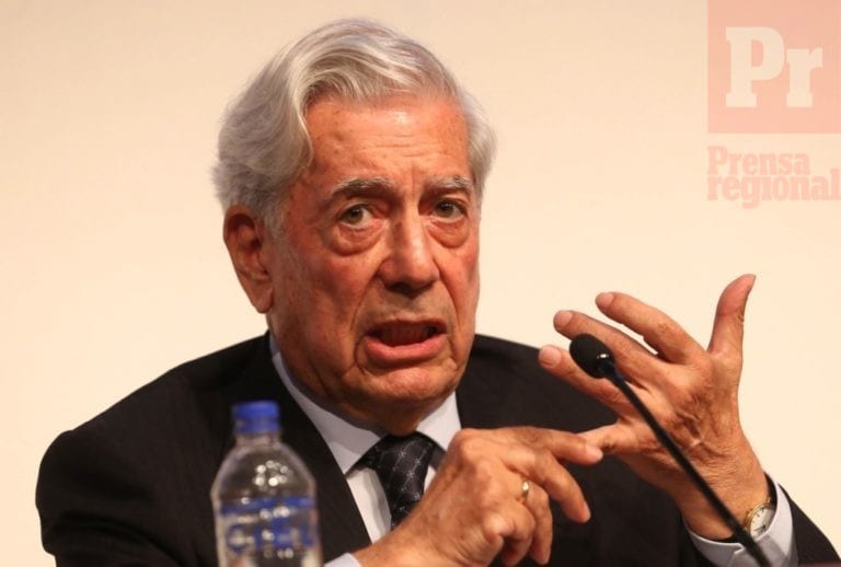 Vargas Llosa: Espero que candidatos tengan claro que corrupción es el principal obstáculo