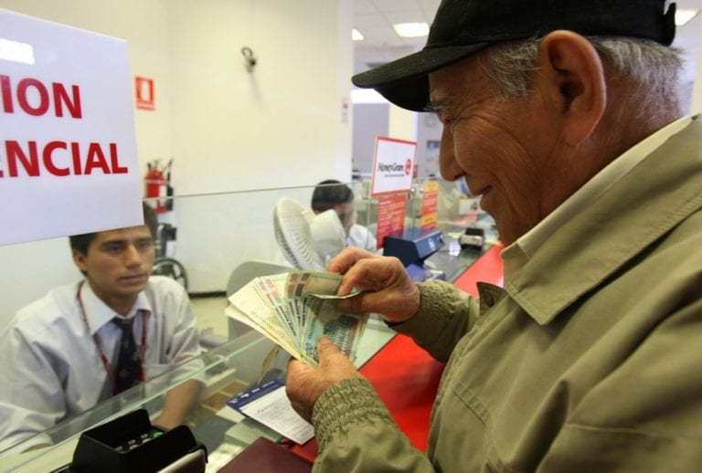 Profesores cesantes y jubilados emprenderán movilizaciones para que les paguen la deuda social