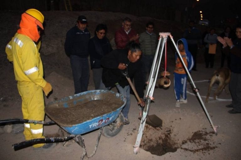 Inician obra de sistema de desagüe en A. H. Buenos Aires