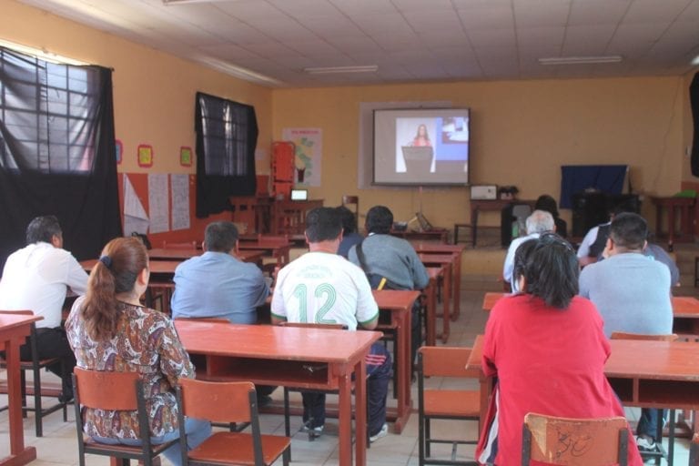 Docentes del Valle de Tambo participan de foro por internet