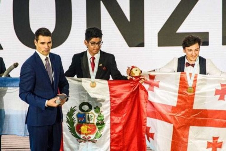 Peruanos ganan dos medallas de oro en Olimpiada de Química