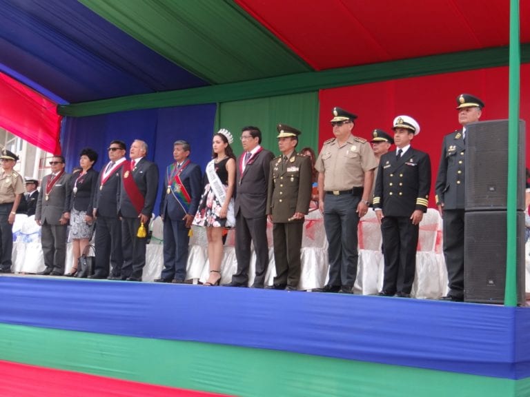 Estudiantes hoy desfilan por el aniversario de Moquegua