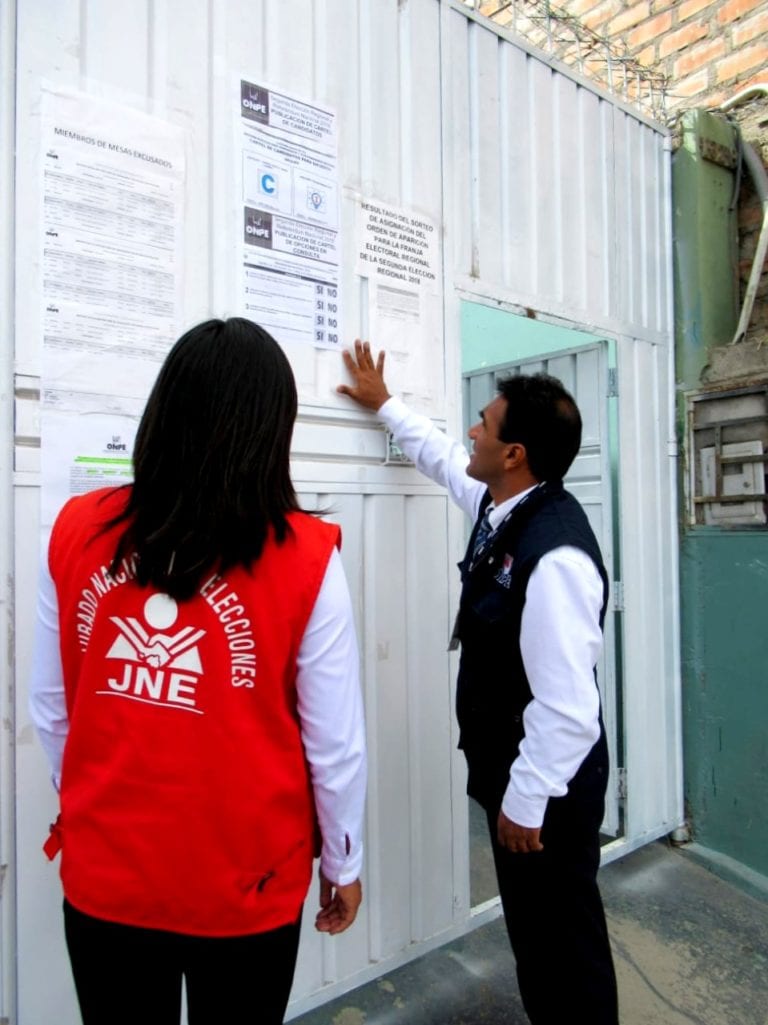ODPE Arequipa realiza publicación de cartel de candidatos para segunda elección regional