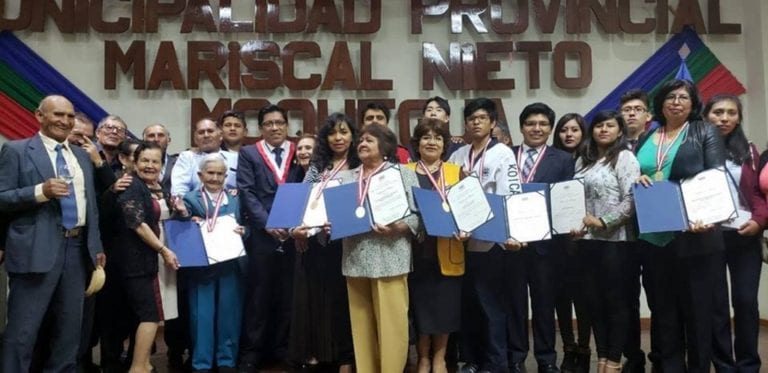 Congresista Vicente Zeballos distinguió a ciudadanos de moquegua 2018