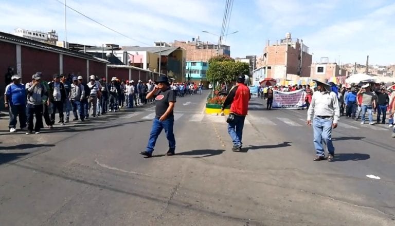 Paro contra Quellaveco no tuvo convocatoria esperada y terminó en una marcha