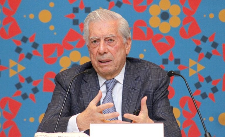 Vargas Llosa: «sería una vergüenza» que Uruguay otorgue asilo a Alan García