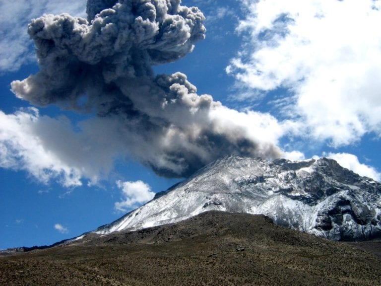 TRINQUETES POLÍTICOS: Volcán Ubinas, cosa seria