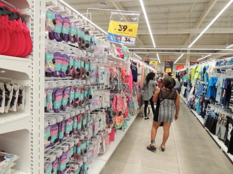 Sorprenden a 3 mujeres sustrayendo productos de Plaza Vea Ilo