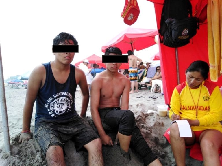 Cinco menores casi mueren ahogados en playas de Mollendo