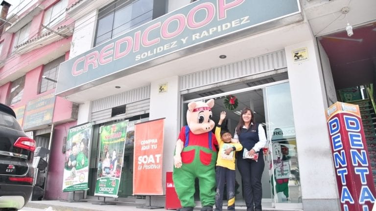 ﻿Ya entregan el tradicional panetón navideño en caja de Credicoop Arequipa