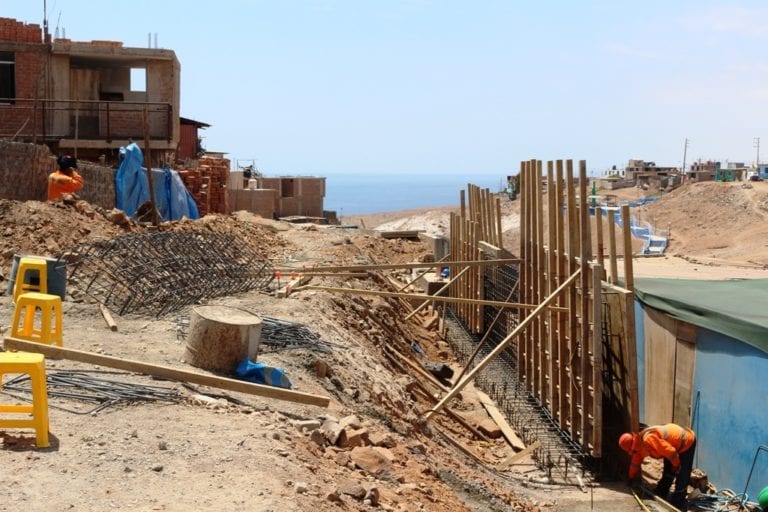 Municipalidad Distrital de Islay construye muro de contención en Mar Azul