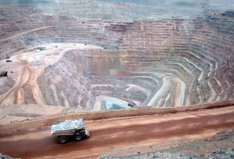 Perú ahuyenta las inversiones mineras y Chile persuade a la India para establecer nuevas plantas de litio