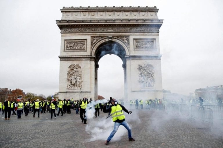 Violencia y saqueos en París causan severas pérdidas económicas