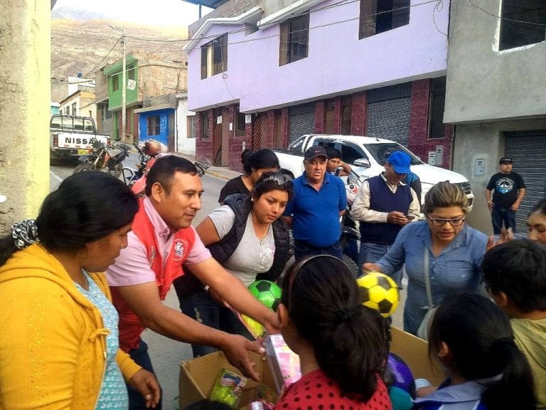 Sindicato de Construcción Civil de Sánchez Cerro entrega juguetes a niños