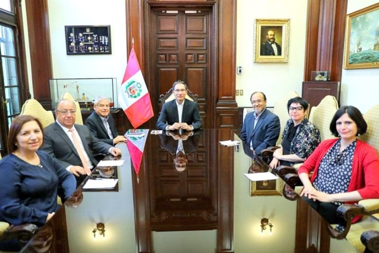 Presidente Martín Vizcarra se reunió con la Comisión de Reforma Política
