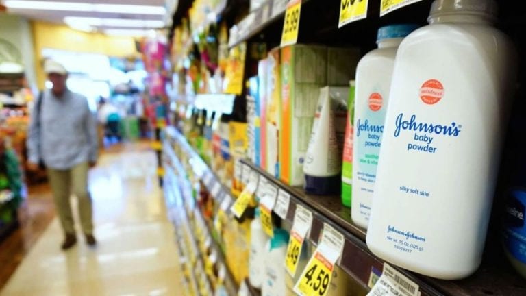 Johnson & Johnson sabía desde 1971 que sus talcos estaban contaminados, según investigación