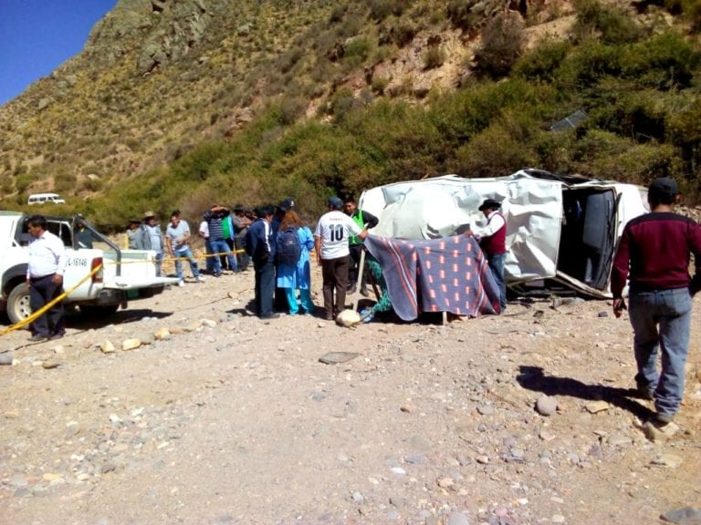 Ichuña: Volcadura de combi deja una anciana muerta y 14 heridos 