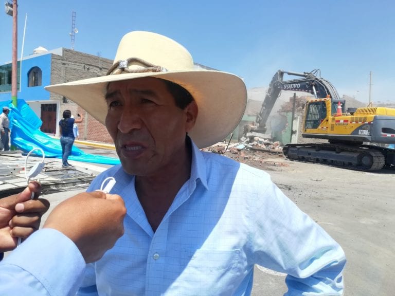 Con demolición inician obra de nueva comisaría de La Curva