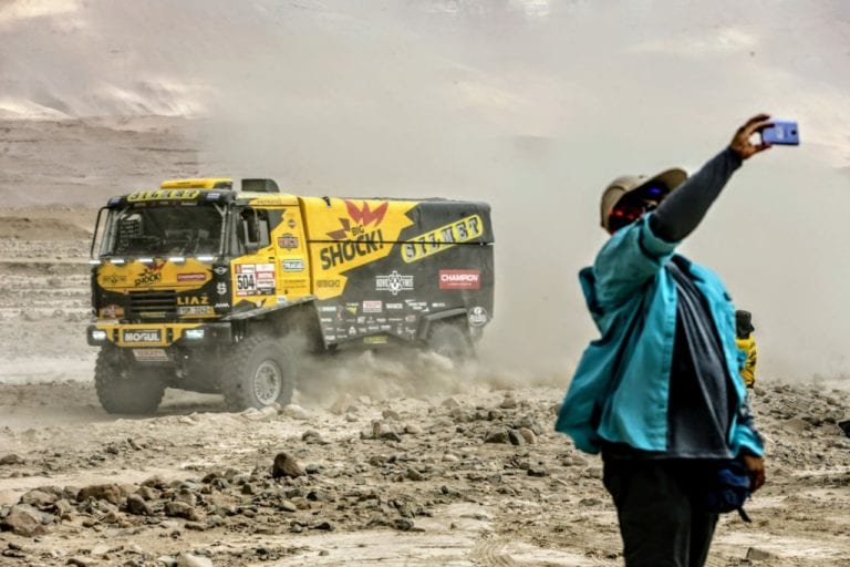 Ocurrió en Ilo: Un espectador del Rally Dakar 2019 fue atropellado por un camión en carrera