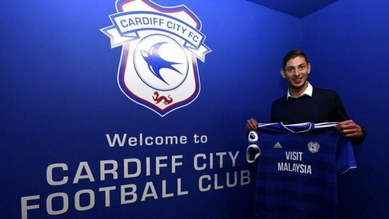 Avión que llevaba al futbolista argentino Emiliano Sala desaparece sobre mar de Inglaterra