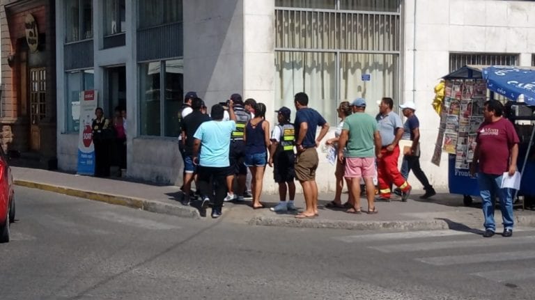 Serenazgo de Mollendo captura a carterista en la plaza Bolognesi