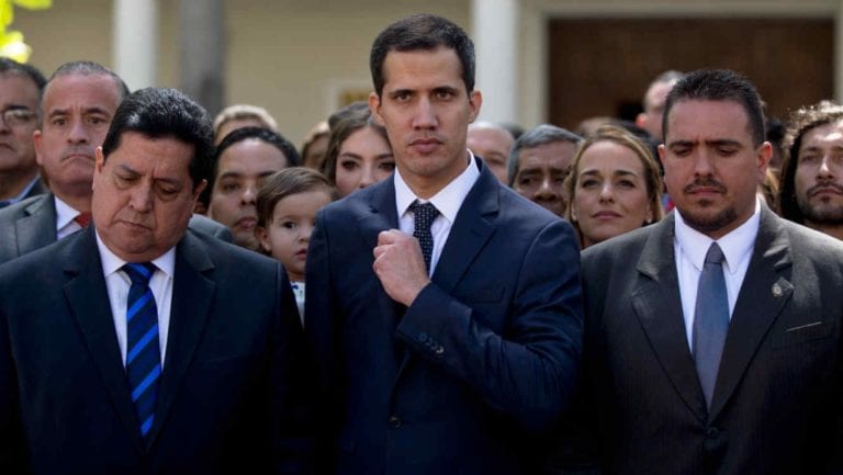 ¿Quién es Juan Guaidó y qué países lo apoyan para tomar el poder en Venezuela en lugar de Maduro?