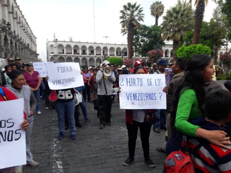  Ambulantes arequipeños demandan expulsar a venezolanos agresores