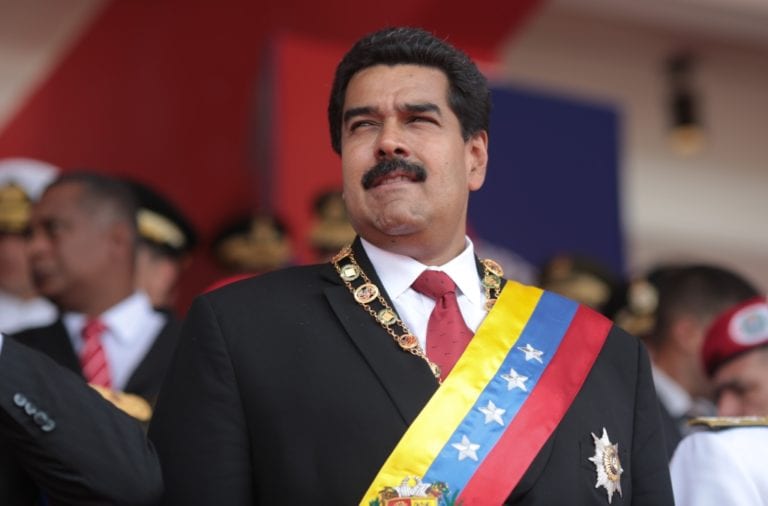 Chavistas radicales prometen defender “fusil en mano” a Nicolás Maduro