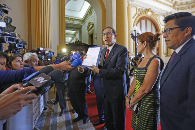 Presidente Vizcarra entregó proyecto que declara en emergencia Ministerio Público
