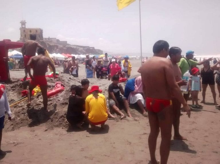 Al menos seis personas fueron rescatadas de las playas de Mollendo
