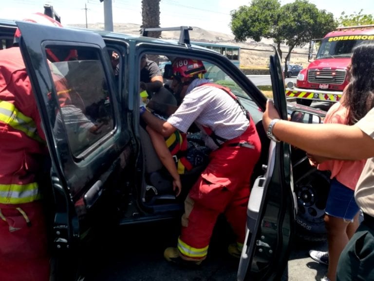 Tres heridos es el saldo del choque entre camioneta y automóvil