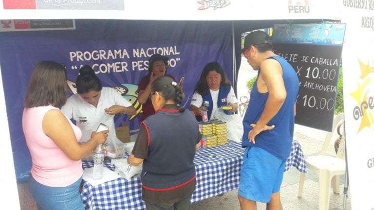 Marcada participación de la población en feria “A Comer Pescado”