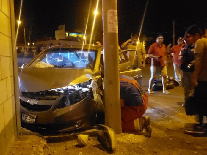 Choque de vehículo en colegio garibaldi - Renato Aldave Aragón (22), Herly Olivera Baldini (25) y Milton Ramírez Romero (20)