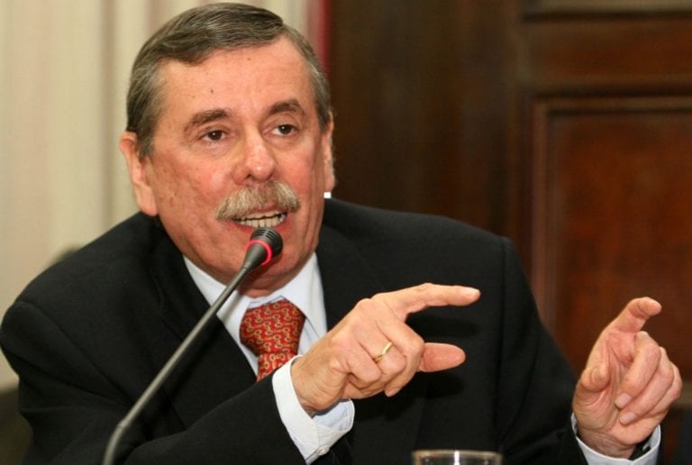 Fernando Rospigliosi reemplazará a Hernando Guerra García en el Congreso