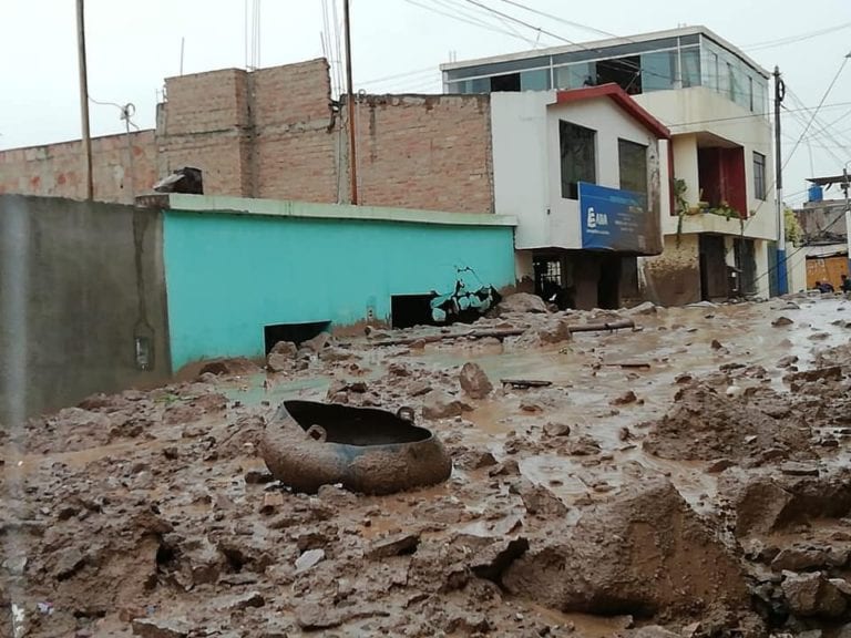 Al menos tres muertos y 300 damnificados por huaico en Aplao