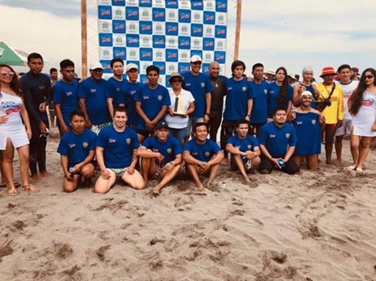 Masiva participación en campeonato de natación en Punta de Bombón