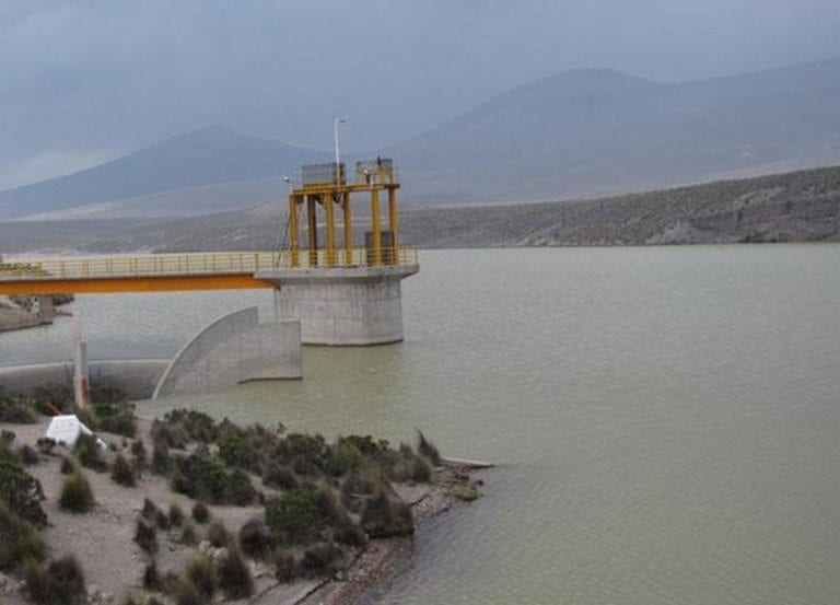 Decretan alerta roja por rebose de represa Aguada Blanca