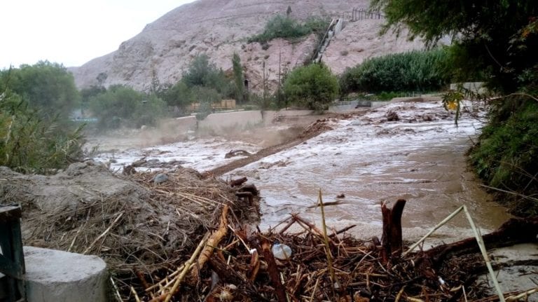 Estaba anunciado: Río desborda por zonas del malecón ribereño de Moquegua  